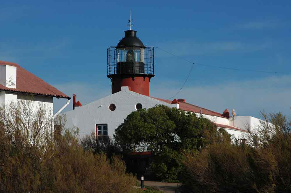 Argentina 104 - península Valdes - faro Punta Delgada.jpg